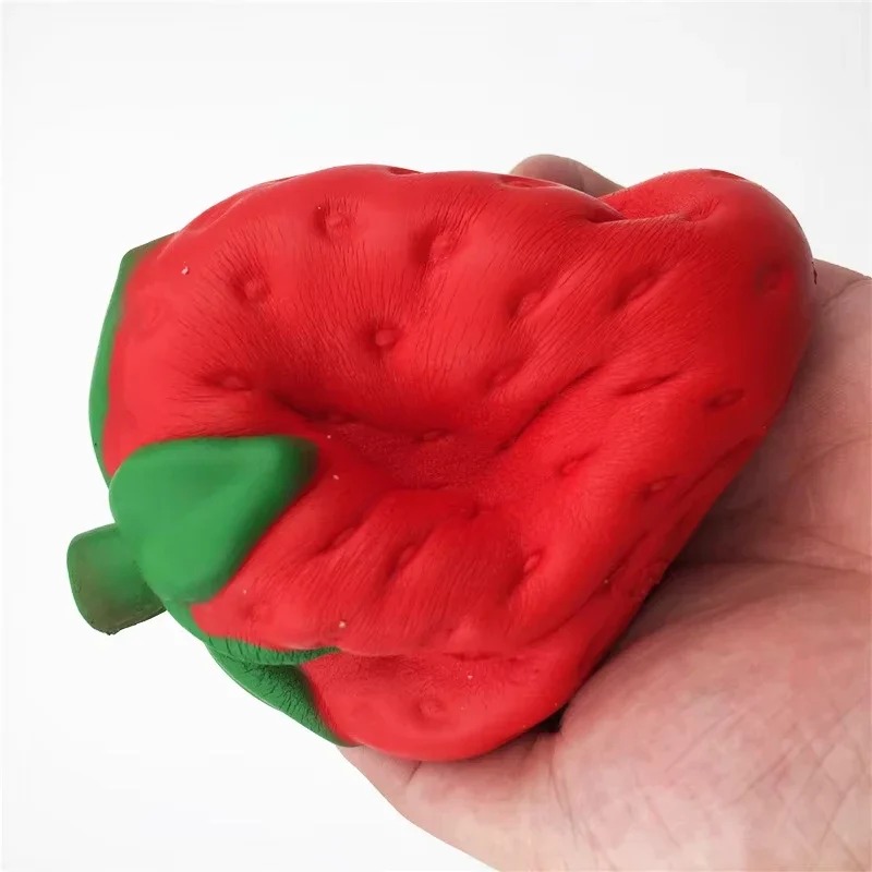 Brinquedo Squishy de Morango E - Party Games Graduation avaliação e preço